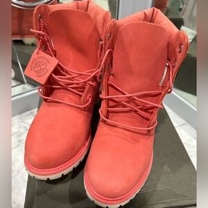 Coral Woman’s Timberland’s Like New . Only worn once .Size 9. EU 40. UK 7